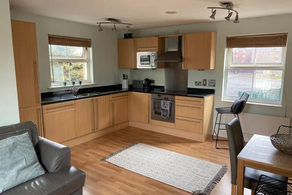 Sunny Spacious Apartment 2 Minutes From The Beach! Southend-on-Sea Kültér fotó